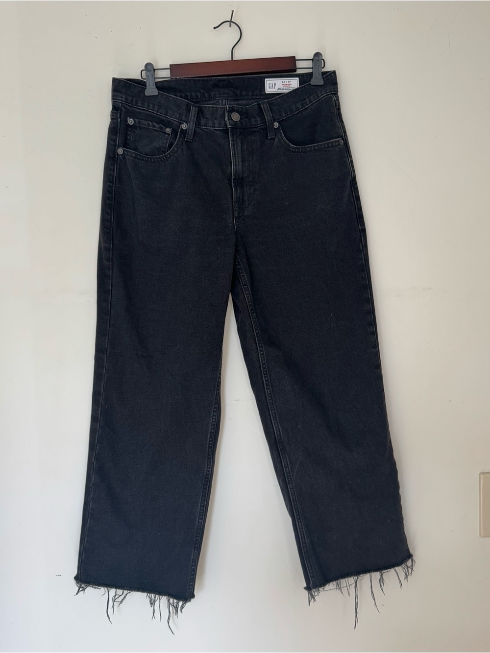 GAP Women’s Relaxed Crop Low Slung Denim Jeans - Charcoal Black 28 / 6 Regular - Picture 2 of 7